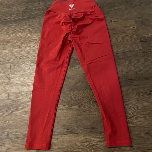 CLS Sportswear Booty Scrunch Capri Leggings - Picture 5 of 8